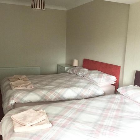 Large 4 Bedroom Home In Boston Spa Village In-Between York, Harrogate And Leeds, Sleeps 9 Екстериор снимка