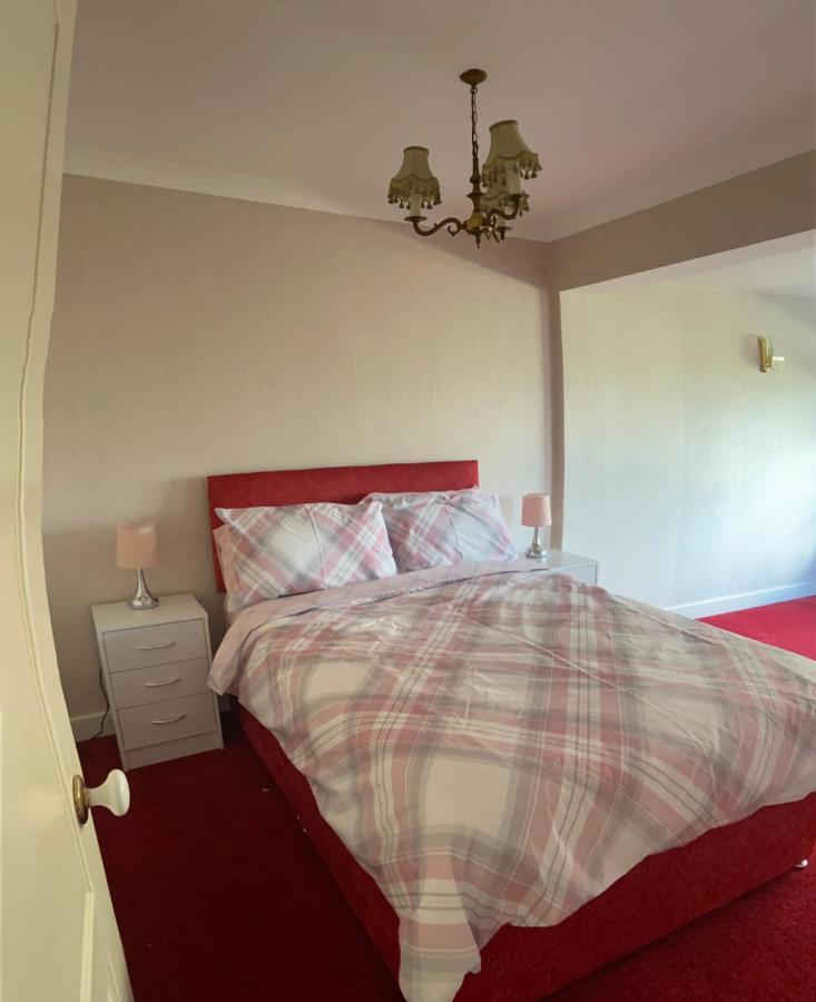 Large 4 Bedroom Home In Boston Spa Village In-Between York, Harrogate And Leeds, Sleeps 9 Екстериор снимка