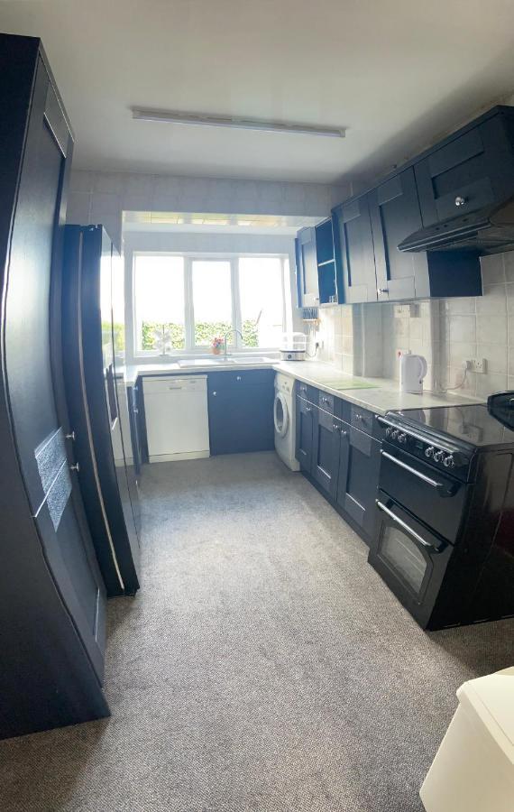 Large 4 Bedroom Home In Boston Spa Village In-Between York, Harrogate And Leeds, Sleeps 9 Екстериор снимка