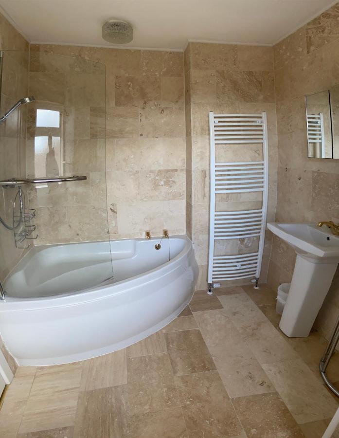 Large 4 Bedroom Home In Boston Spa Village In-Between York, Harrogate And Leeds, Sleeps 9 Екстериор снимка
