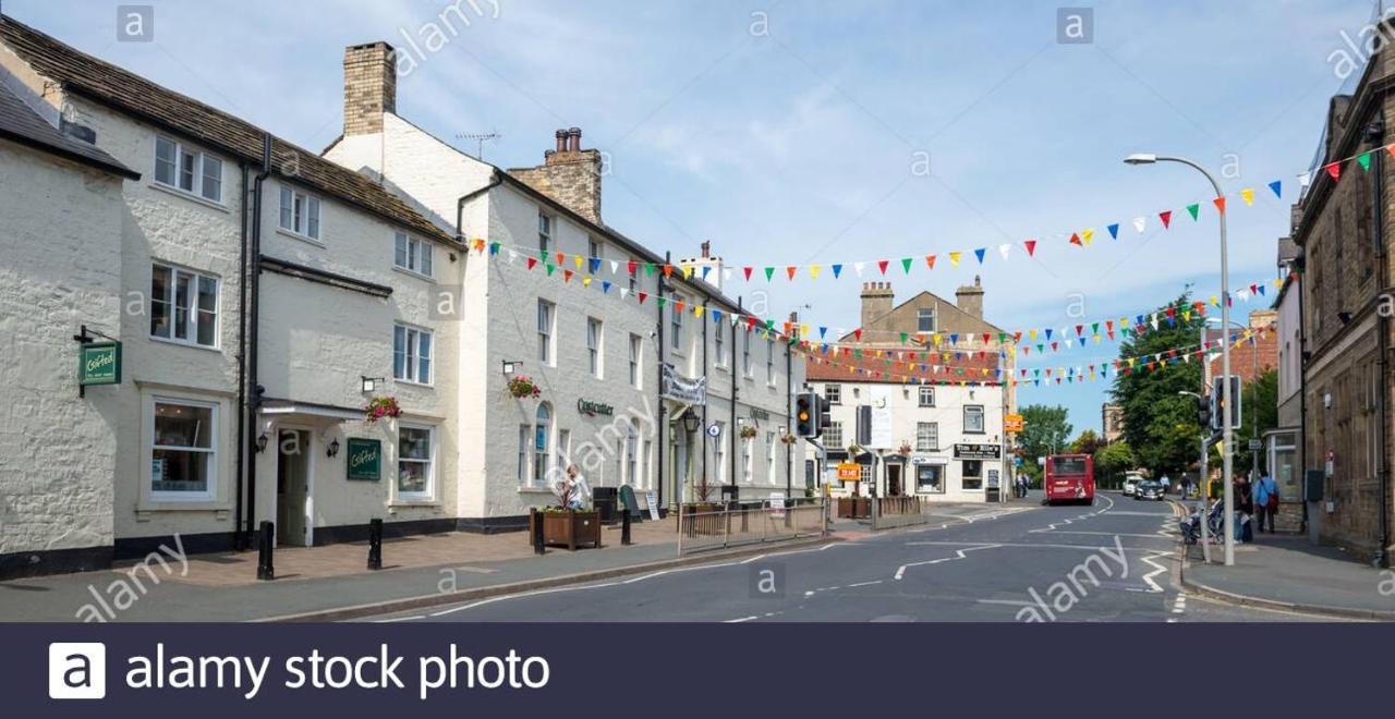 Large 4 Bedroom Home In Boston Spa Village In-Between York, Harrogate And Leeds, Sleeps 9 Екстериор снимка