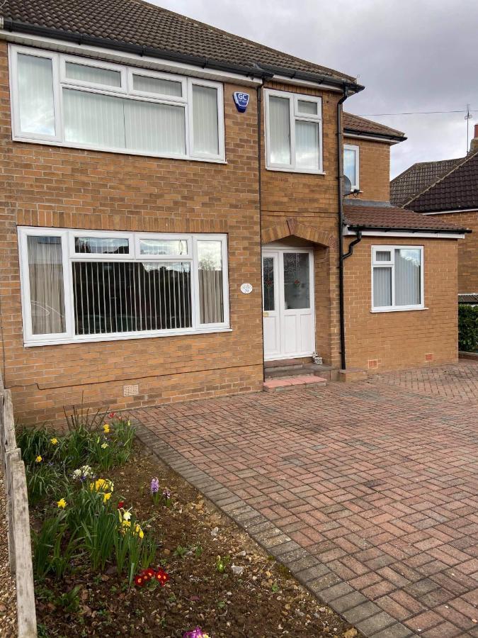 Large 4 Bedroom Home In Boston Spa Village In-Between York, Harrogate And Leeds, Sleeps 9 Екстериор снимка